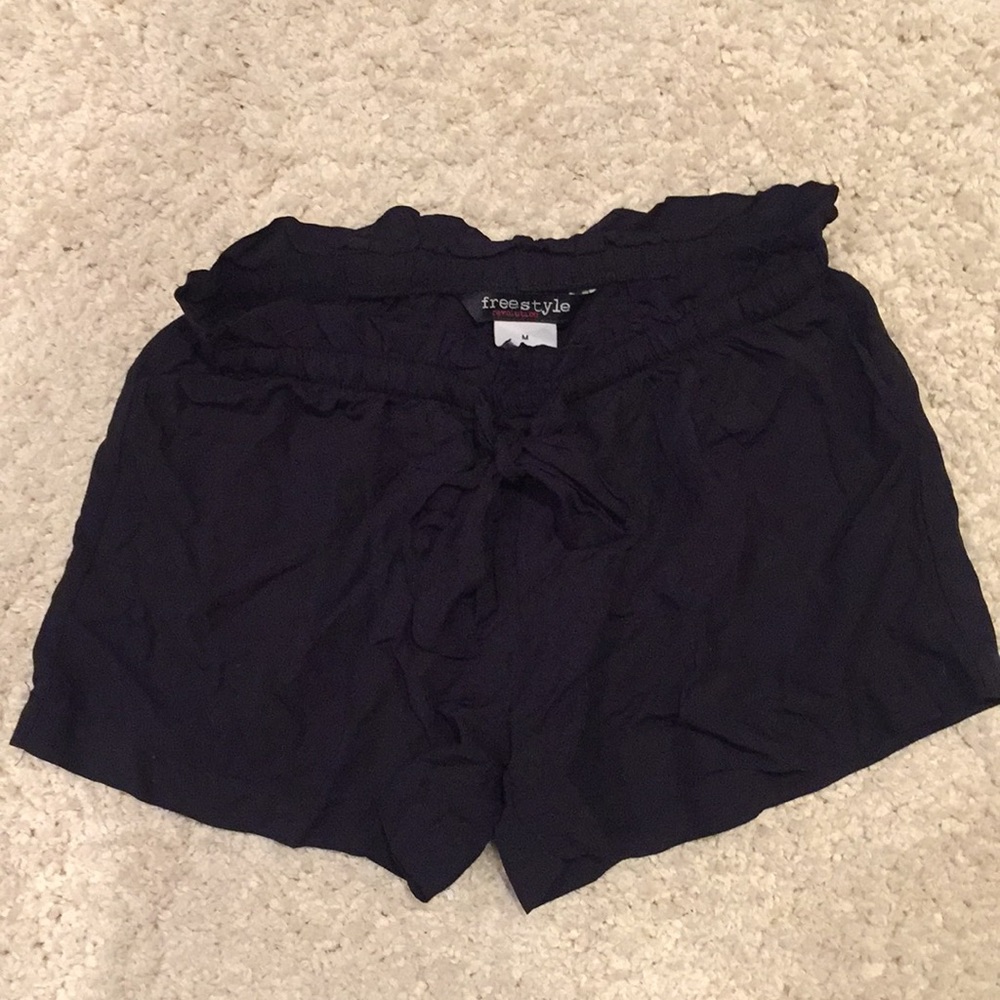 ✨CUTE black shorts with tie in front✨